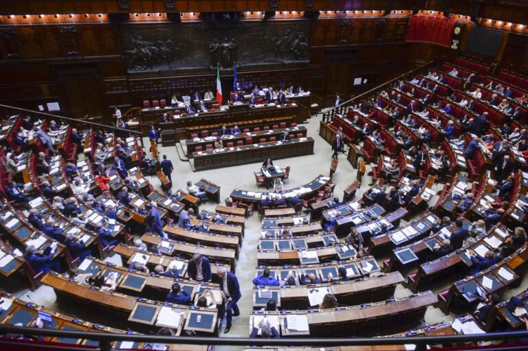 Via libera della Camera alla legge elettorale con 217 sì, il testo passa al Senato